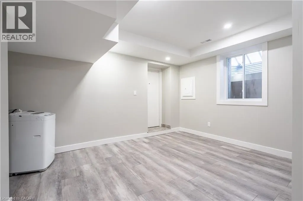70 VICTORIA Avenue S Unit# 8, #8