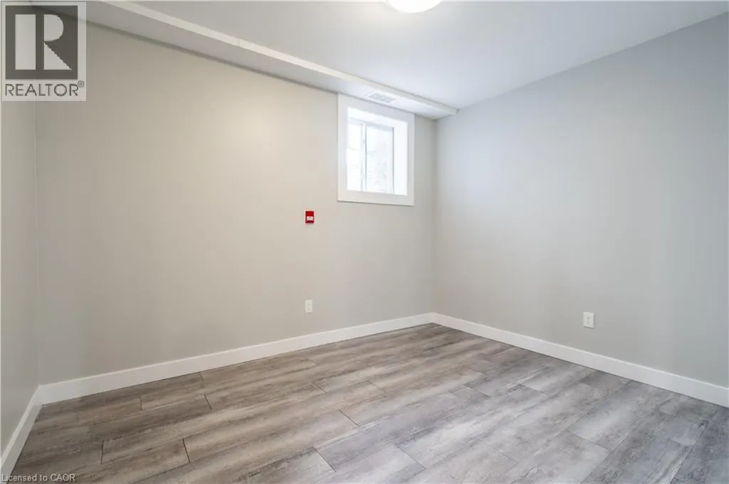 70 VICTORIA Avenue S Unit# 8, #8