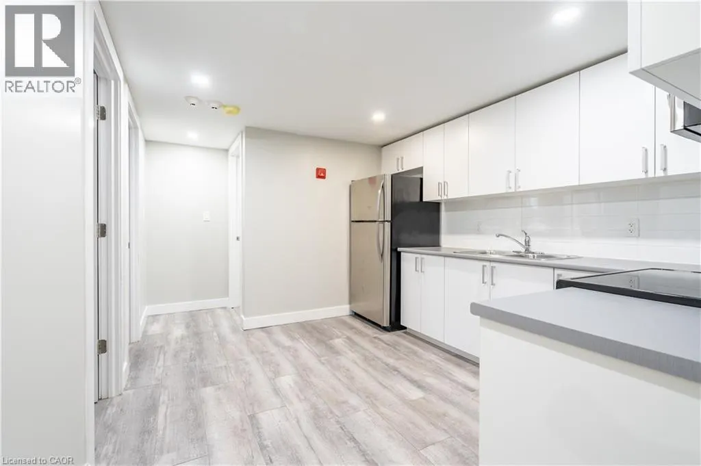 70 VICTORIA Avenue S Unit# 8, #8