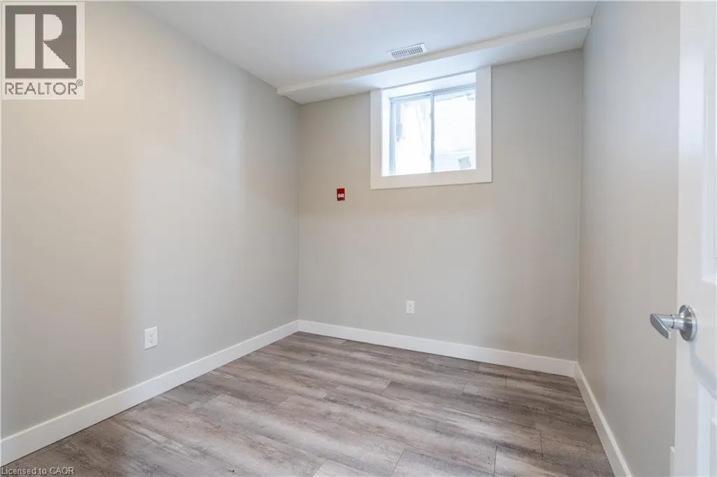 70 VICTORIA Avenue S Unit# 8, #8