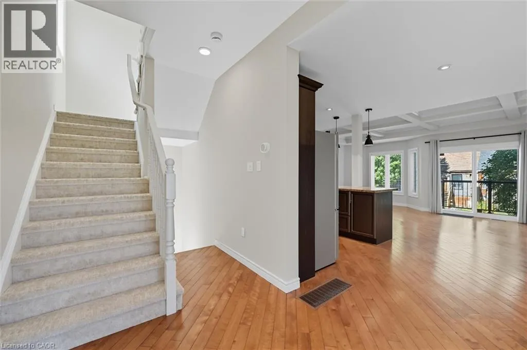88 WOOD Street E