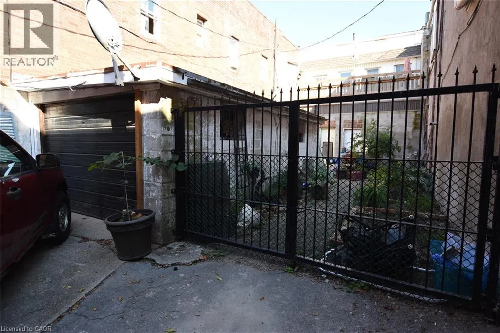 40 & 42 ROBINSON Street