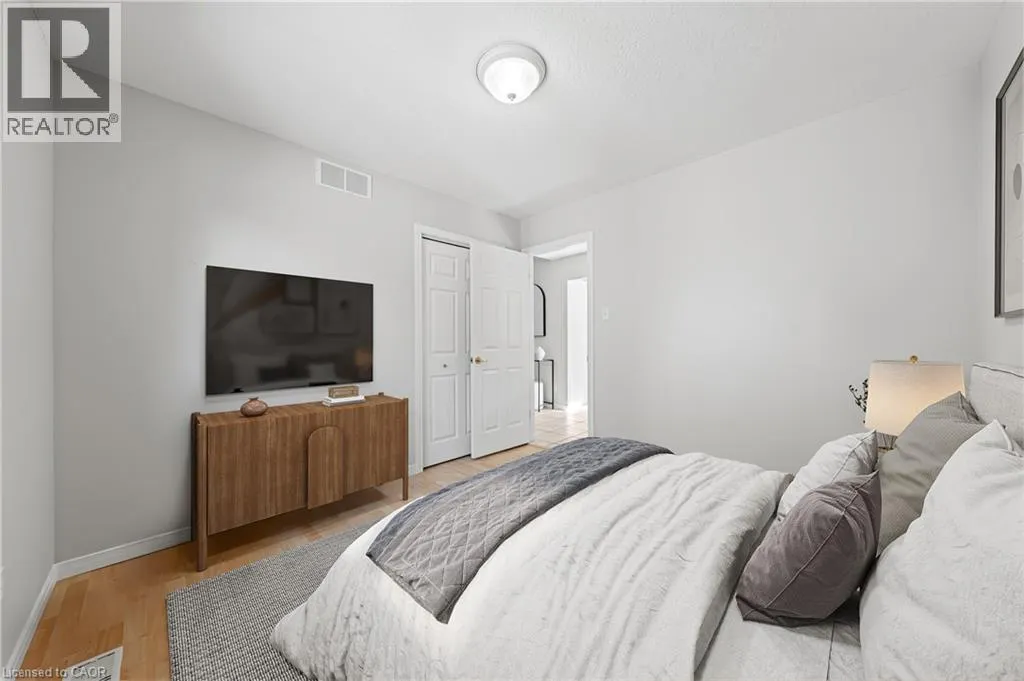432 SANDBANKS Crescent