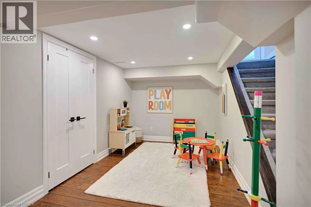 32 HILLIER Crescent