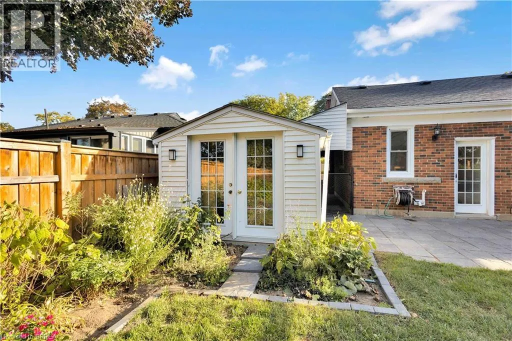32 HILLIER Crescent