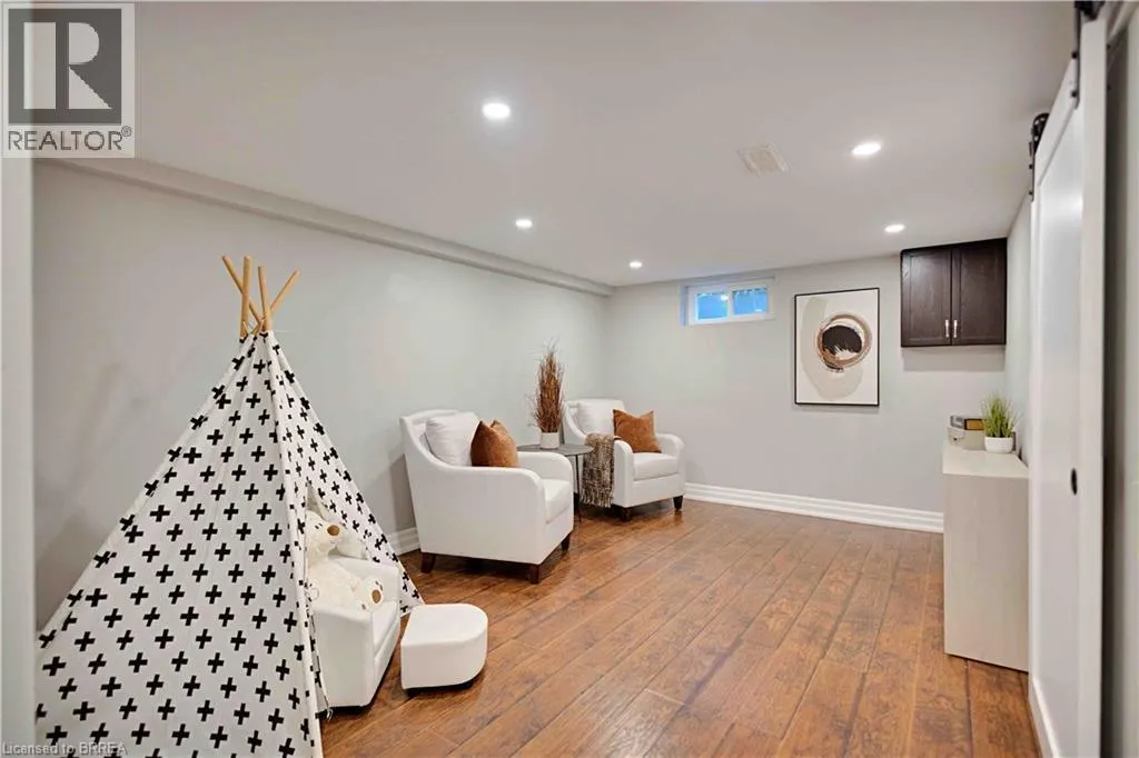 32 HILLIER Crescent