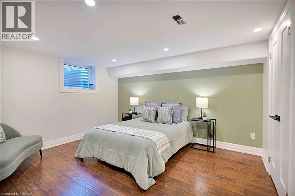 32 HILLIER Crescent