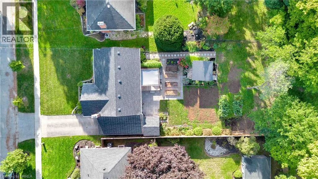 32 HILLIER Crescent