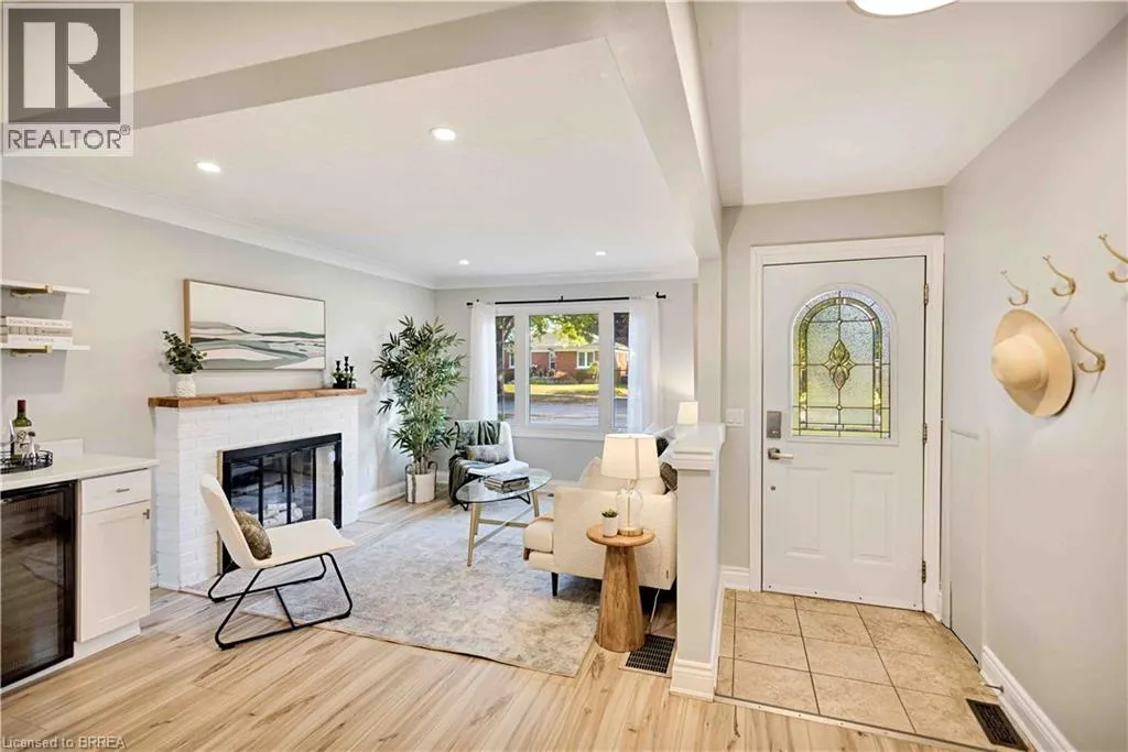 32 HILLIER Crescent
