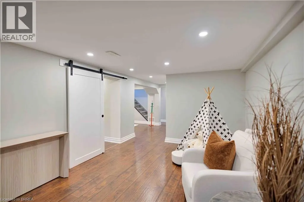 32 HILLIER Crescent