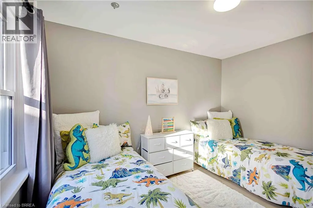 32 HILLIER Crescent