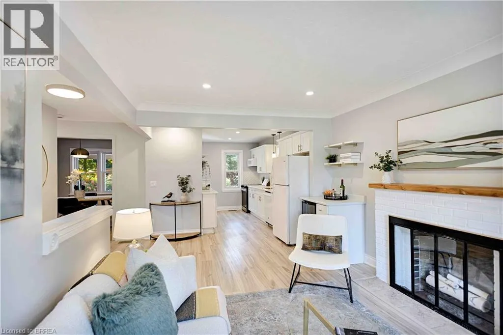 32 HILLIER Crescent