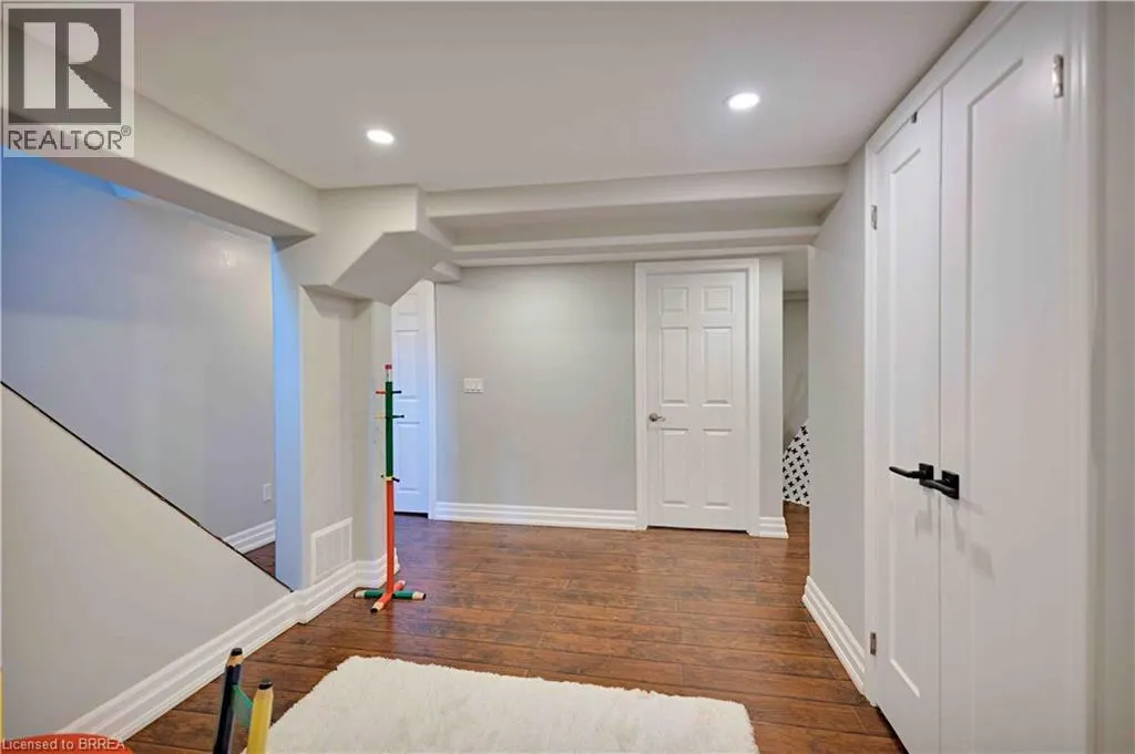 32 HILLIER Crescent