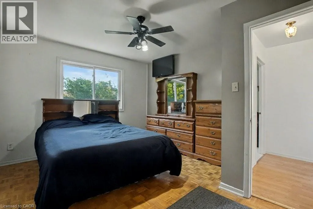 125 INGLESIDE Drive