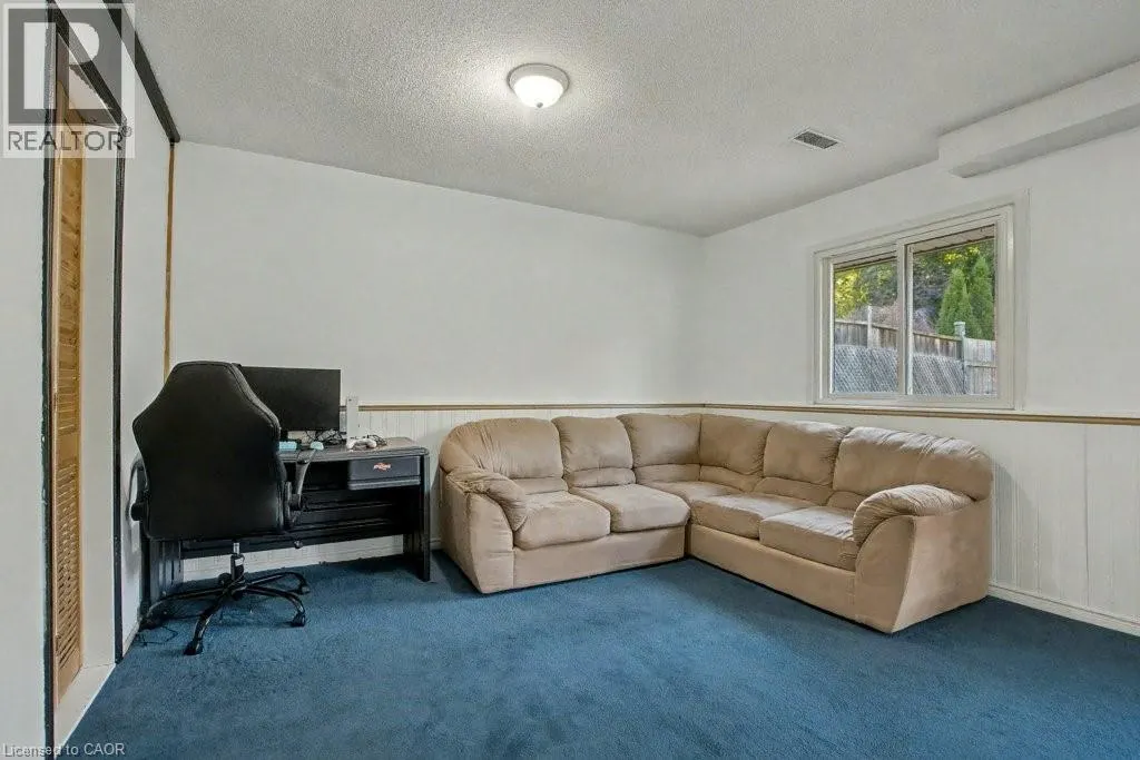 125 INGLESIDE Drive