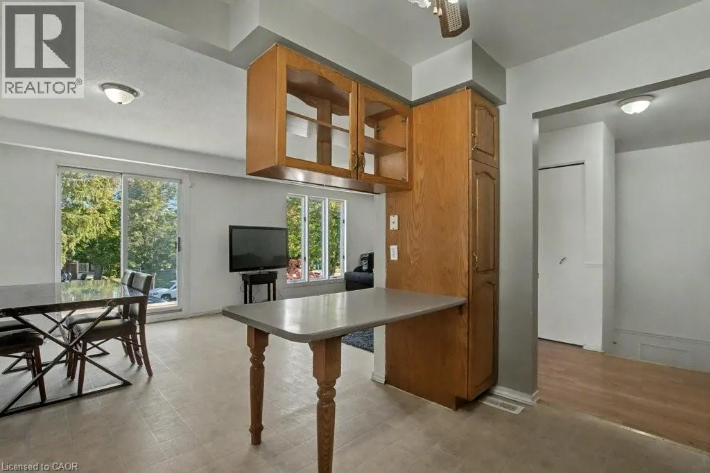 125 INGLESIDE Drive