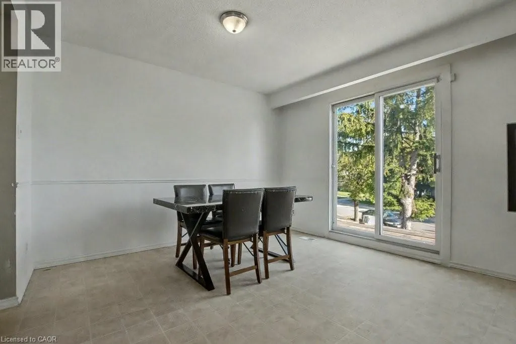 125 INGLESIDE Drive