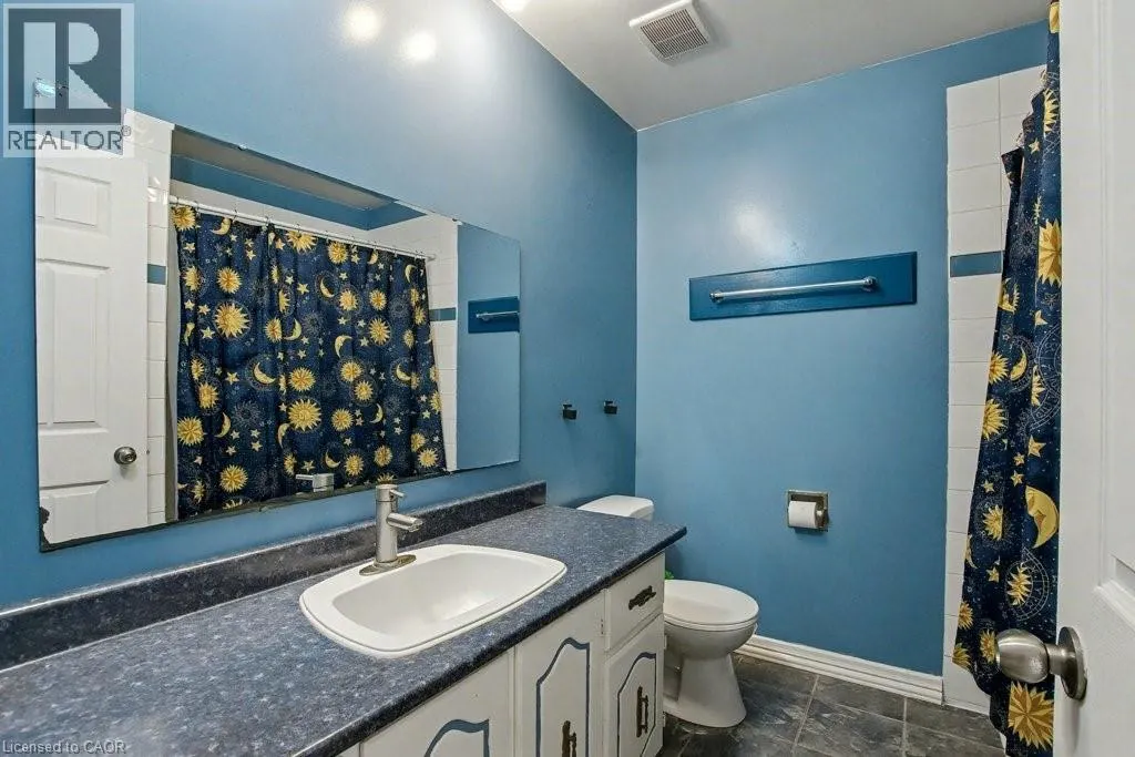125 INGLESIDE Drive