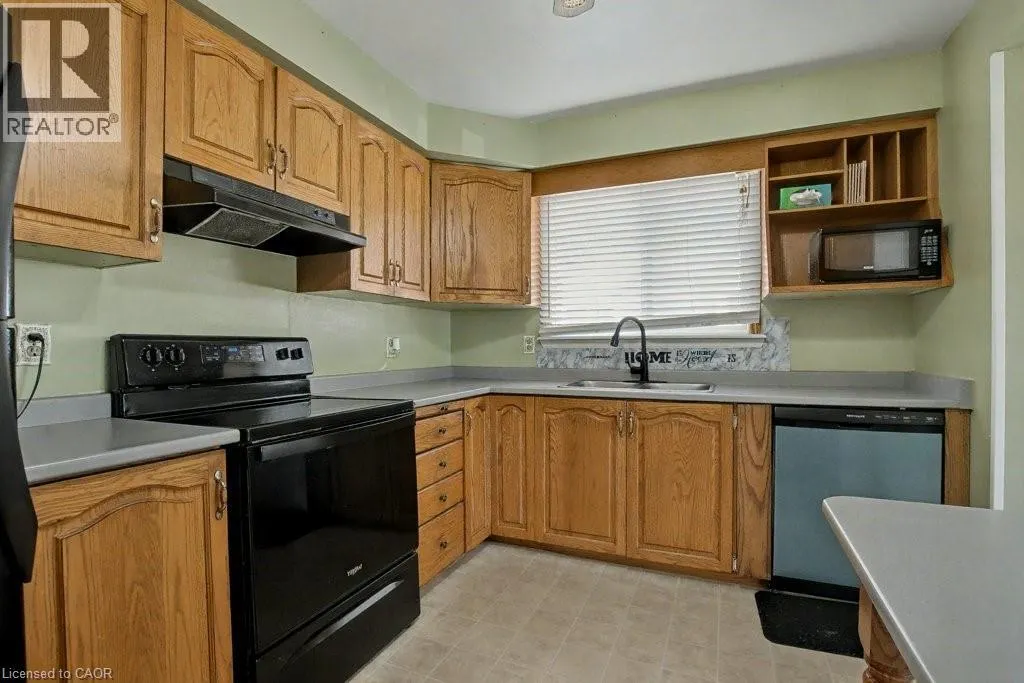 125 INGLESIDE Drive
