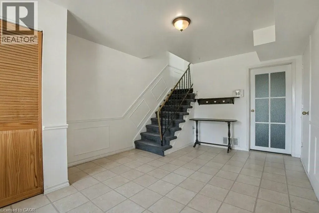 125 INGLESIDE Drive