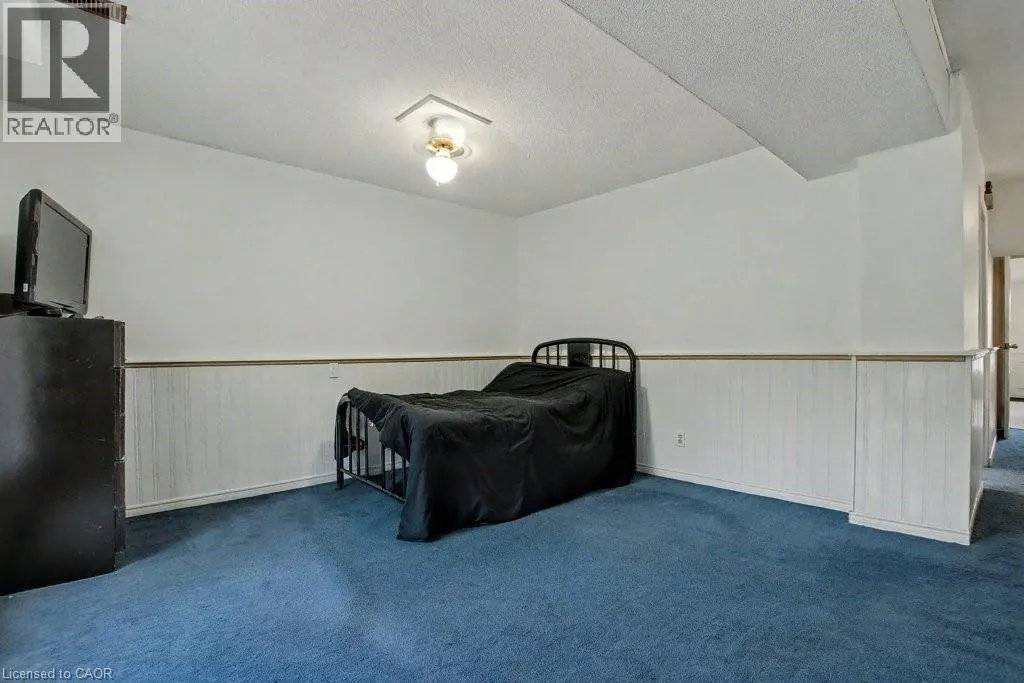 125 INGLESIDE Drive