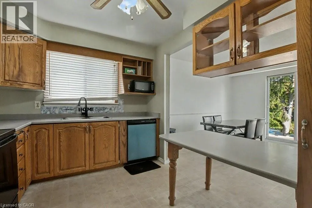 125 INGLESIDE Drive