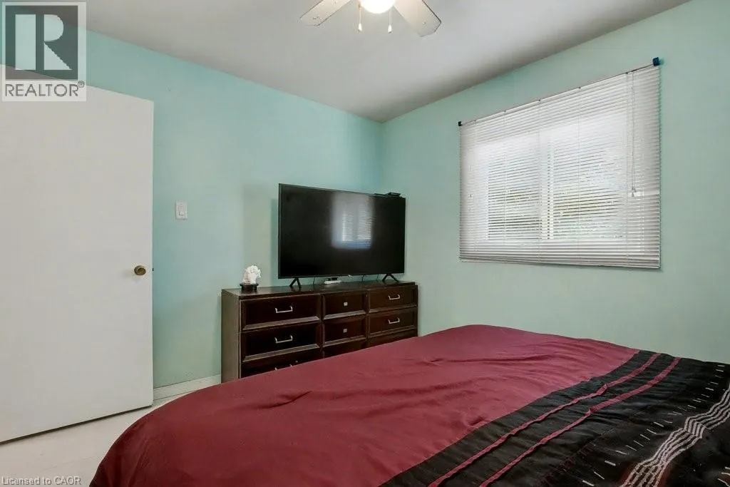 125 INGLESIDE Drive