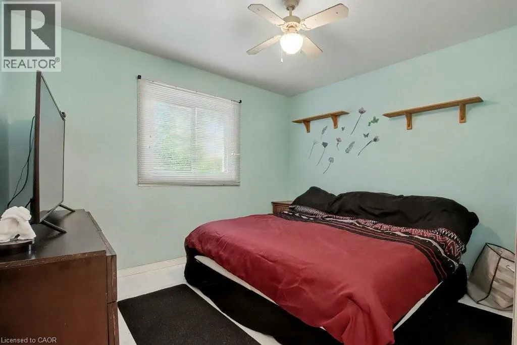 125 INGLESIDE Drive