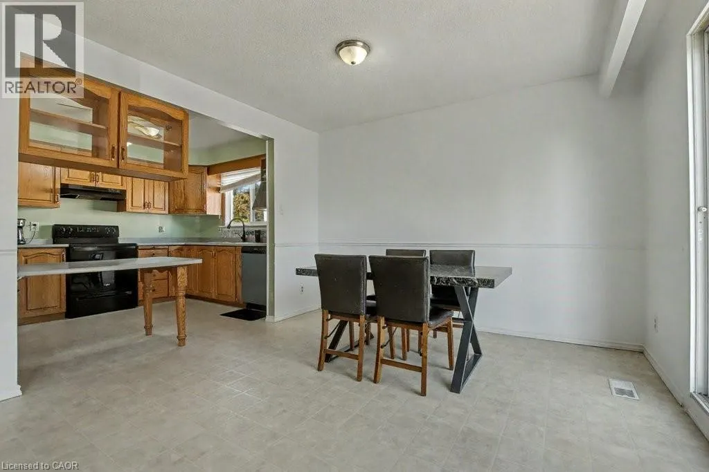 125 INGLESIDE Drive