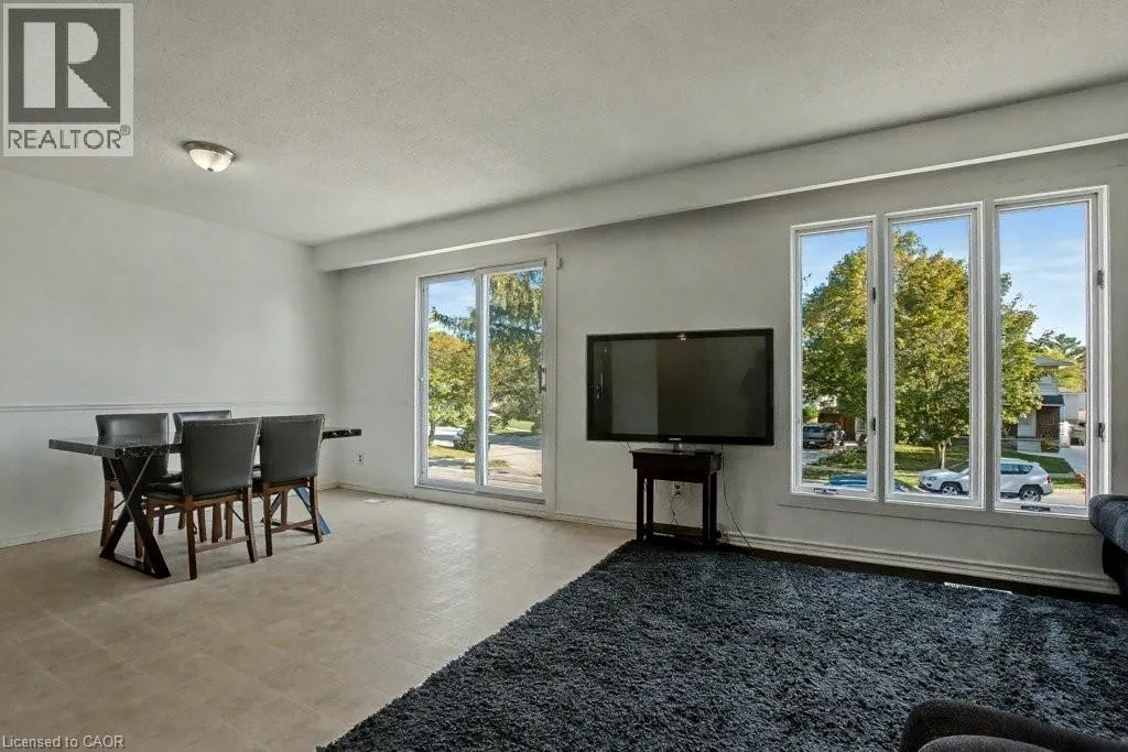 125 INGLESIDE Drive
