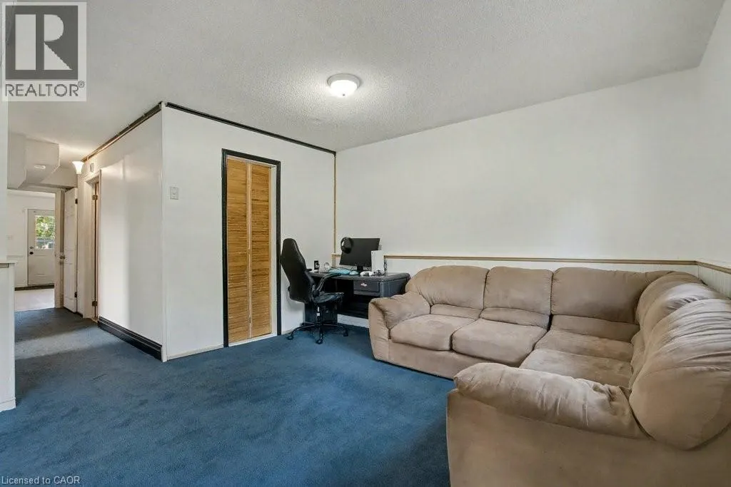 125 INGLESIDE Drive