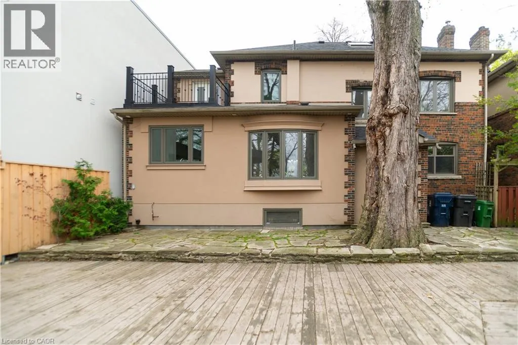 136 HUMBERCREST Boulevard