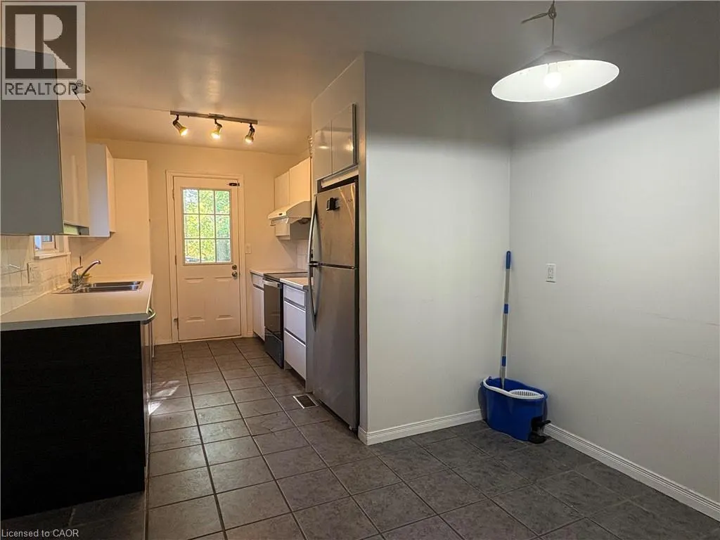 551 FALLINGBROOK Drive