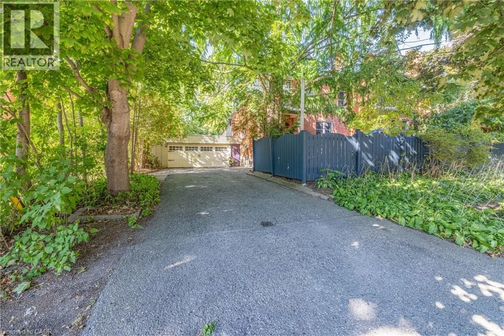 105 VANSITTART Avenue