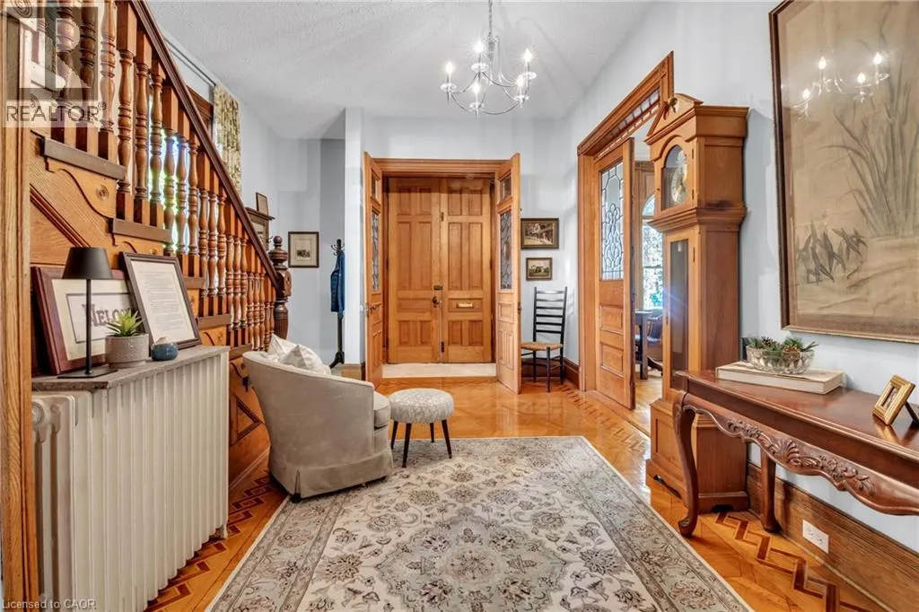 105 VANSITTART Avenue