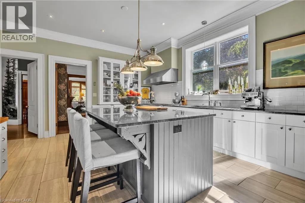 105 VANSITTART Avenue