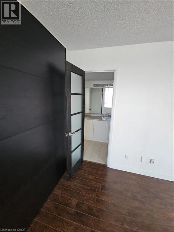 150 QUEEN Street S Unit# 401, #401