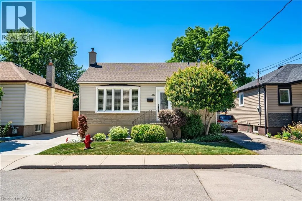 38 SALEM Avenue