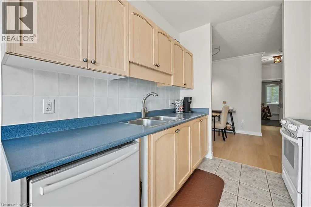 55 NORTHERN BREEZE Street Unit# 33, #33