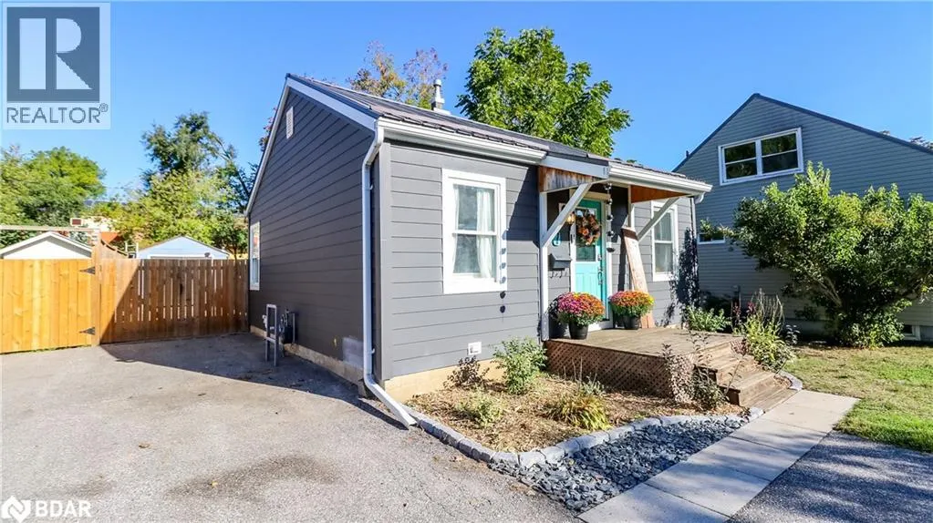 7 ALBANY Avenue