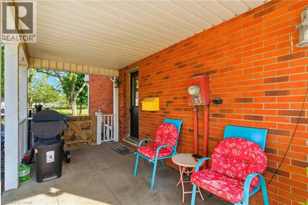 31 PEEL Street E