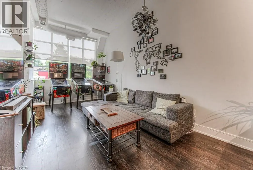 112 BENTON Street Unit# 207, #207