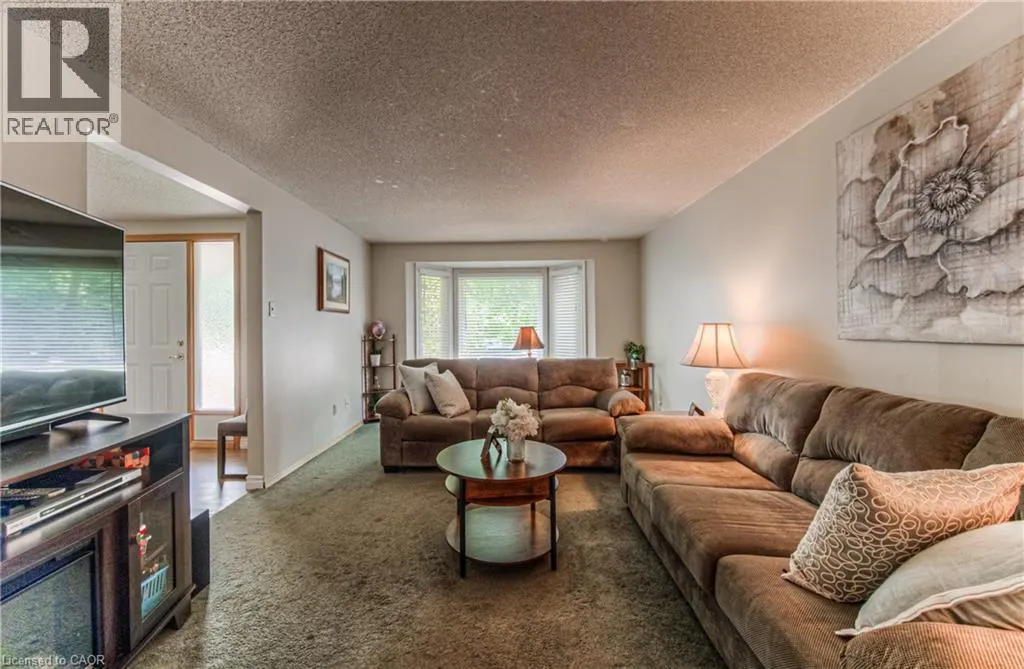 82 ROSENEATH Crescent
