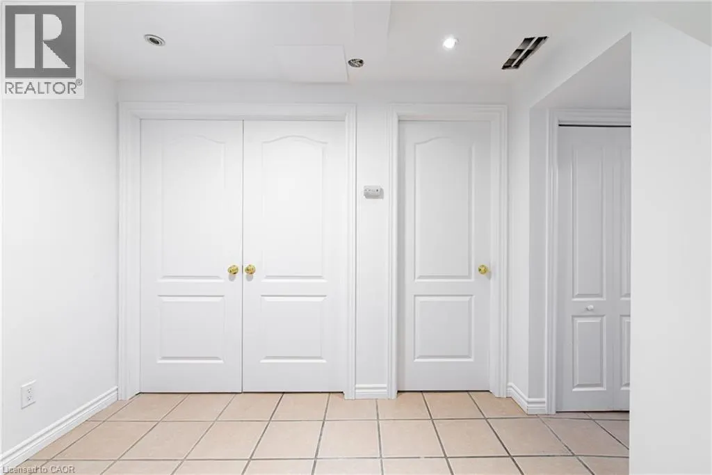 119 SUMMERS Drive Unit# Room 1, #Room 1