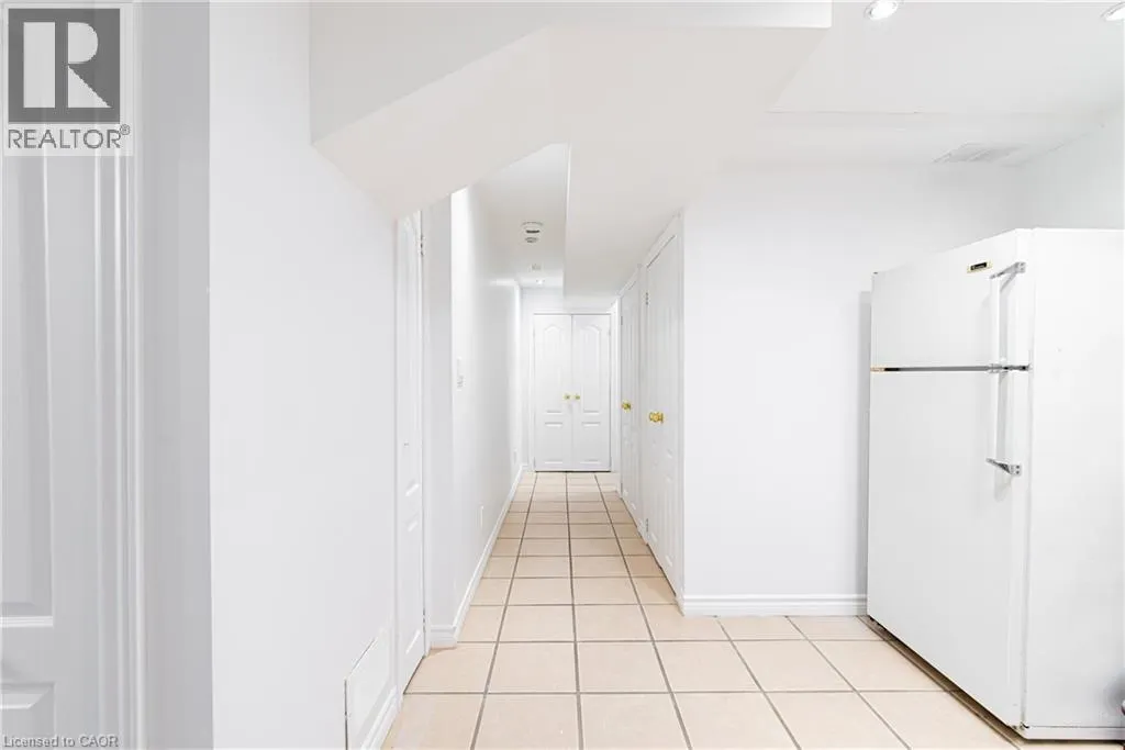 119 SUMMERS Drive Unit# Room 2, #Room 2