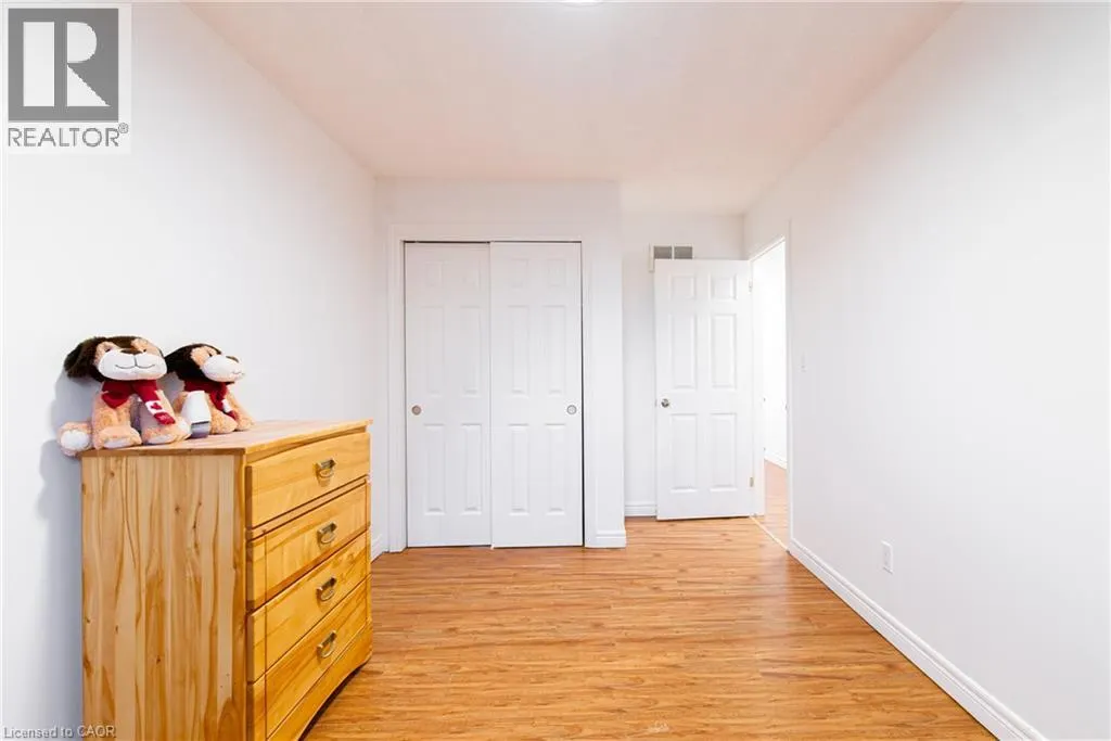 119 SUMMERS Drive Unit# Room 2, #Room 2
