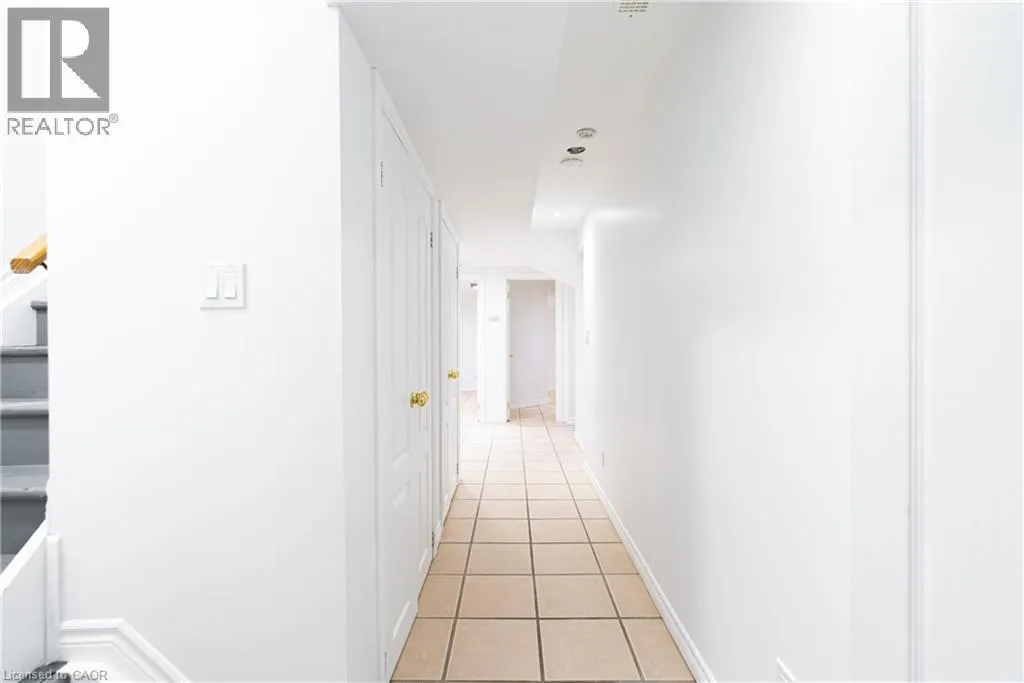 119 SUMMERS Drive Unit# Room 3, #Room 3