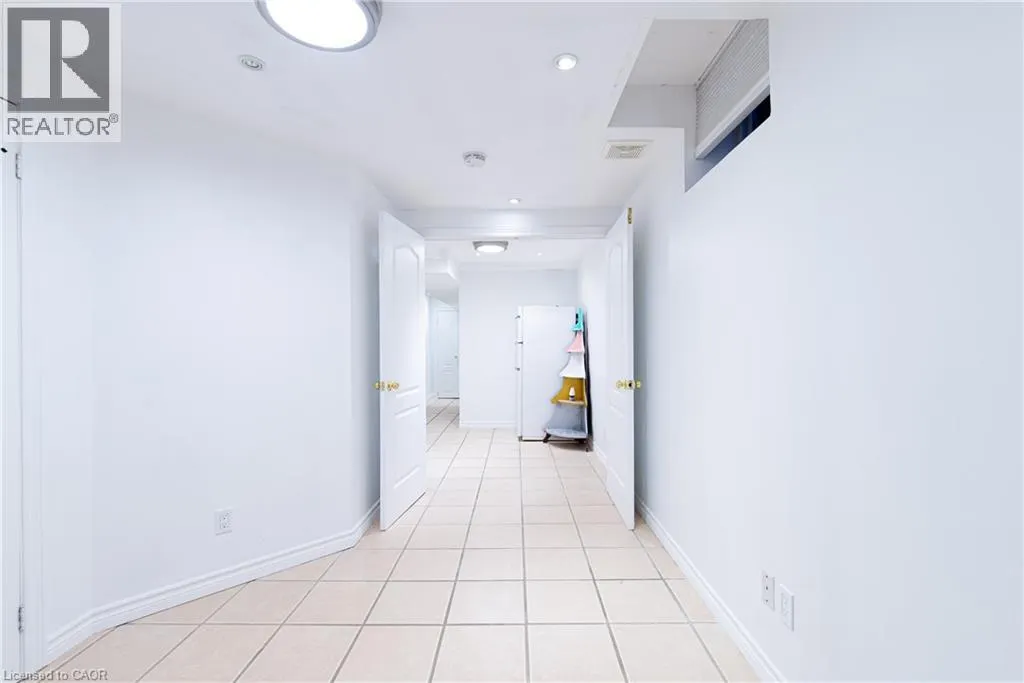 119 SUMMERS Drive Unit# Room 3, #Room 3