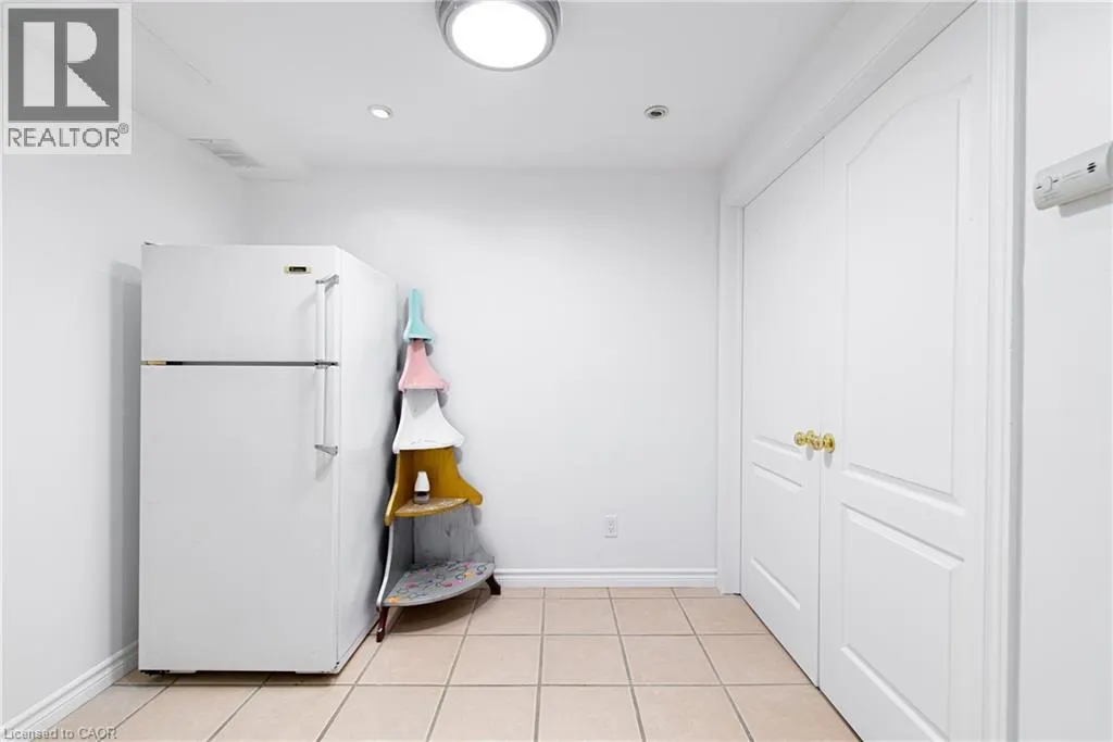 119 SUMMERS Drive Unit# Room 3, #Room 3
