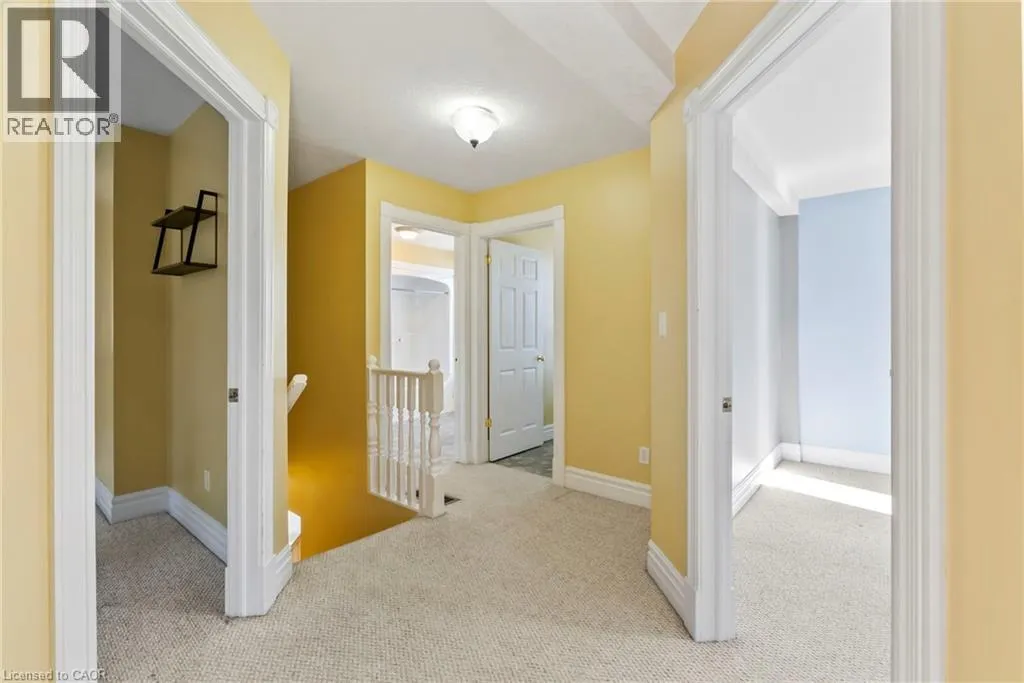 439 MAIN Street W